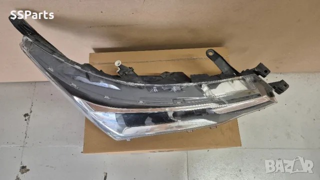 Toyota Corolla E17/E18 (2013-2018) - десен фар, снимка 3 - Части - 50150108