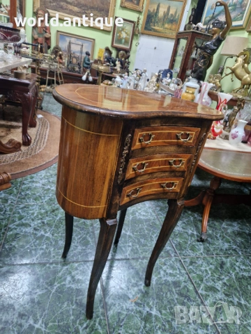 Страхотен антикварен френски скрин шкаф комод , снимка 4 - Антикварни и старинни предмети - 53214182