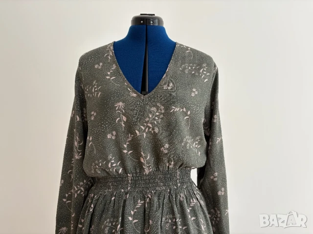 Рокля Three Little Words – маслинено зелена с ботанически десен | Чисто нова | Размер М, снимка 4 - Рокли - 51093938