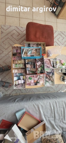 Голям комплект стъклени мъниста за бижута – 400+ пакетчета по 10-15г., снимка 5 - Бижутерийни комплекти - 53844107