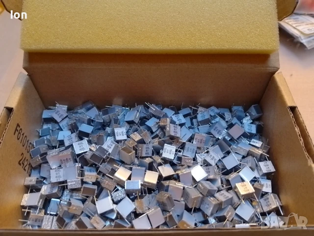 0.1uF/400V Epcos безиндуктивни, полиестерни кондензатори с растер 10мм - цената е за 100 броя 