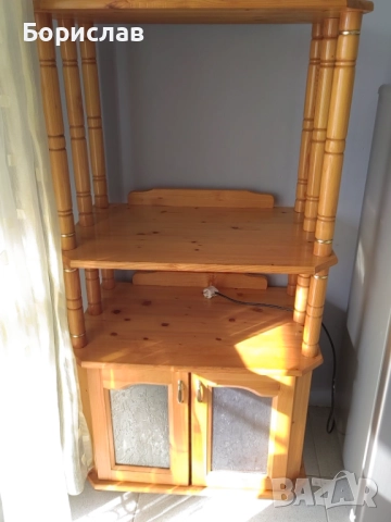 TV шкаф от дърво