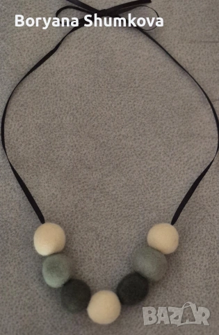 Дамско колие от плъстена вълна, снимка 2 - Колиета, медальони, синджири - 54032557