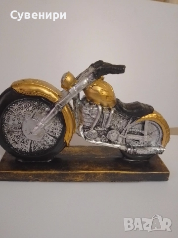 настолен часовник мотор, снимка 2 - Декорация за дома - 51787763