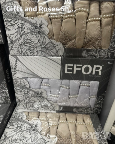 Комплект луксозна покривка с дантела + 8 бр салфетки с пръстени с перлички - бежова, бяла и цвят шам