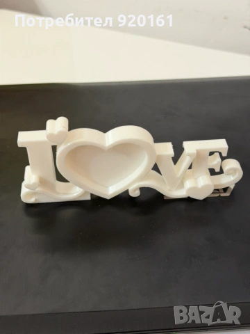 Фоторамка с LOVE сърце