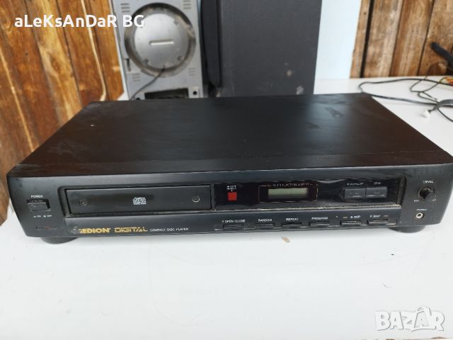 Compact disk player medion , снимка 1 - Плейъри, домашно кино, прожектори - 45837031