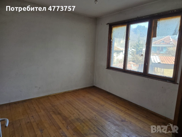 Продавам 4-стаен апартамент в гр. Троян