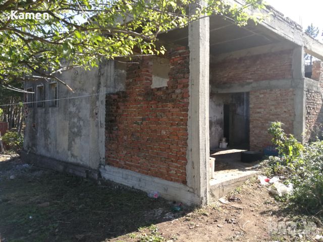 Сграда с двор с.Тригорци, снимка 6 - Къщи - 45417036
