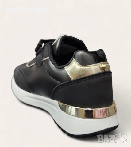 Детски маратонки в черно със златист акцент и велкро лепенка – W014295 Black, снимка 3 - Детски маратонки - 51747791