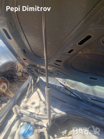 Амотресиор преден капак VW Golf Mk5 2006, снимка 2 - Части - 54249036