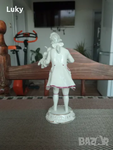 Прекрасна статуетка-Порцелан., снимка 2 - Статуетки - 50228595