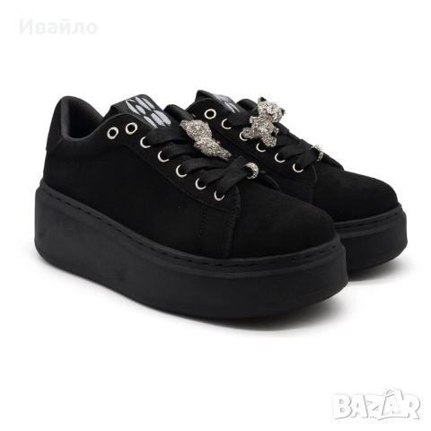 Дамски спортни обувки от еко велур на платформа и подвижен метален аксесоар