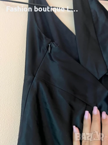 Сатенен черен потник с връзка през врата и цип отстрани 🖤, снимка 3 - Потници - 51353603