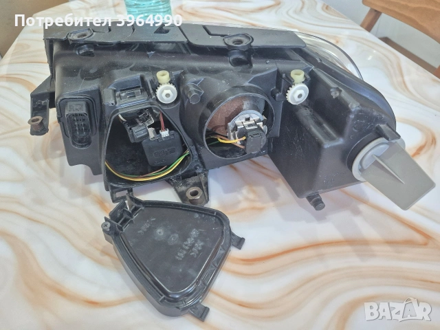 Десен фар HELLA за пасат В5.5 , снимка 2 - Части - 54139387