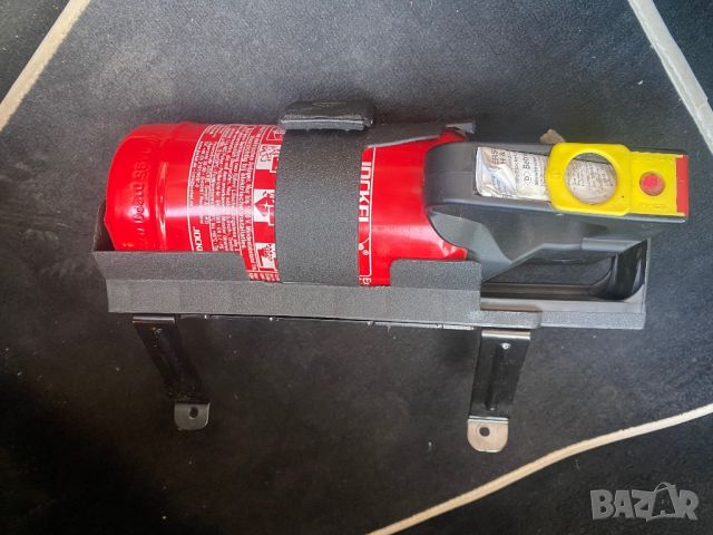 Оригинален мерцедес комплект пожарогасител със стойка и кутия a2468600714 A class B class CLA GLA , снимка 2 - Части - 45250889