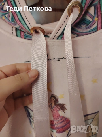 Детски суитшърт от кадифе с качулка и връзки JUNONA, снимка 4 - Детски анцузи и суичери - 53845456