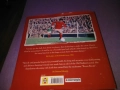 Книга Манчестър Юн за 100г тв.корици с оригинален подпис на Денис Лоу Denis Law като нова, снимка 12