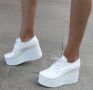 Обувки на платформа - бял лак - 120K, снимка 1 - Дамски ежедневни обувки - 45301784