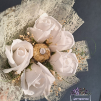 Бюджетни букети от ароматни сапунени рози и бонбон , снимка 7 - Подаръци за жени - 44954618