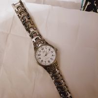 Продавам модерен марков ръчен мъжки часовник с метална сребърна верижка , снимка 1 - Мъжки - 45559357