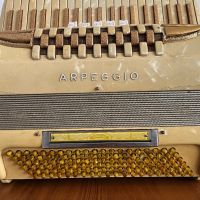 Италиански акордеон Arpeggio 120 баса, снимка 2 - Акордеони - 45098097