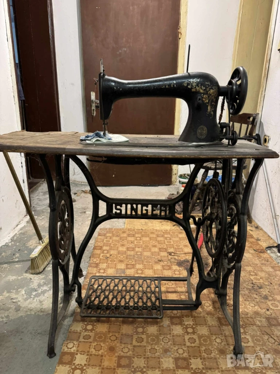 ТЪРСЯ шевна машина Сингер, снимка 1
