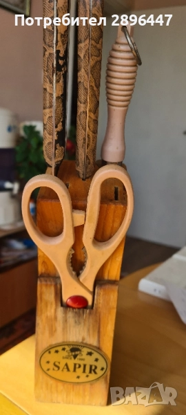 Два ножа, ножица за кости и точило-на поставка, снимка 1