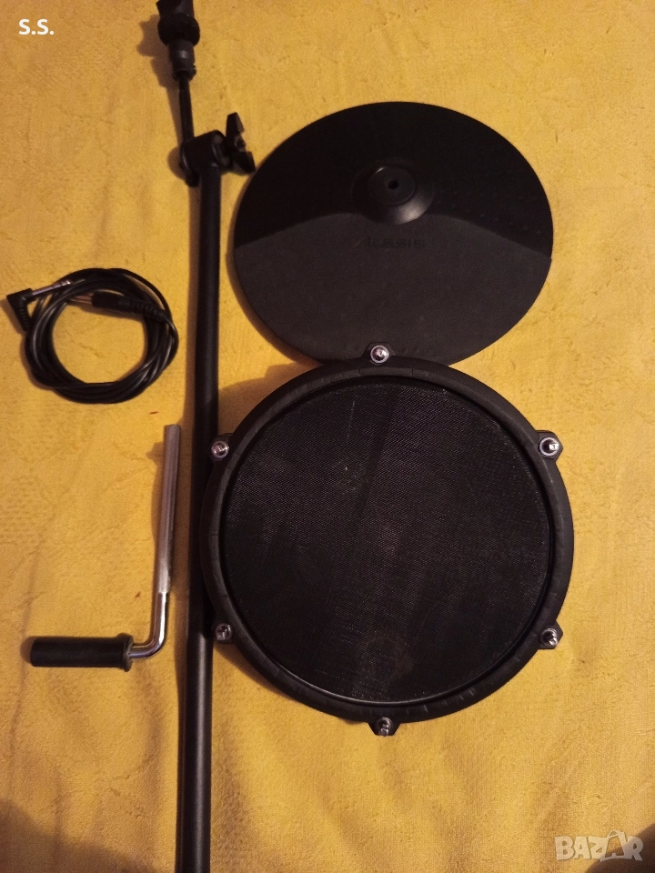Пад за електронни барабани Alesis, снимка 1