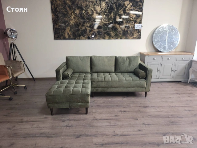 Зелен ъглов диван от плат с лежанка
