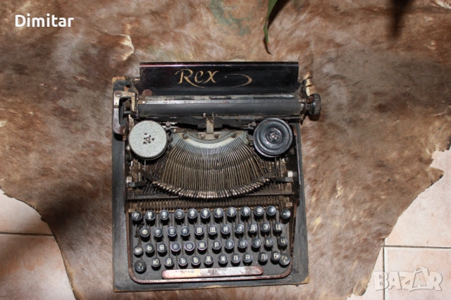 Антична пишеща машина, снимка 2 - Антикварни и старинни предмети - 53922587