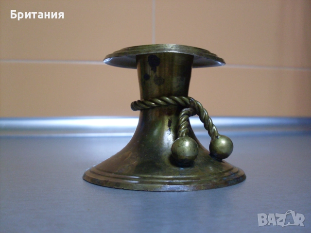 Бронзов свещник.