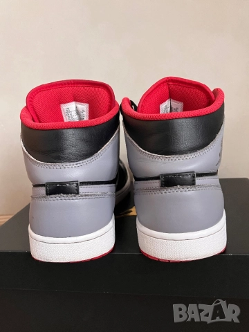 ОРИГИНАЛНИ Nike Air Jordan 1 mid в размер EUR42, снимка 3 - Маратонки - 52544201