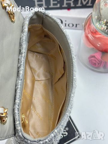 🌸Guess стилни дамски чанти различни цветове🌸, снимка 2 - Чанти - 45584940