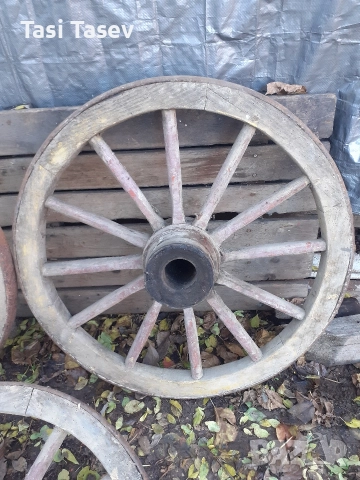 Колела от дървена каруца, снимка 4 - Антикварни и старинни предмети - 52792708