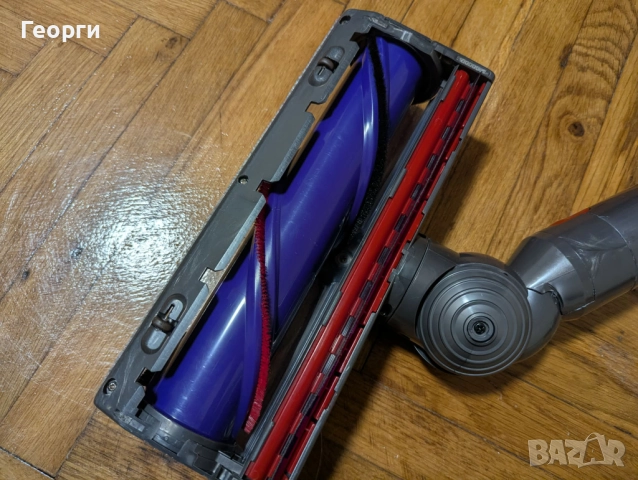Продавам отлична прахосмукачка Dyson V8 с добра батерия и аксесоари, снимка 5 - Прахосмукачки - 52776474