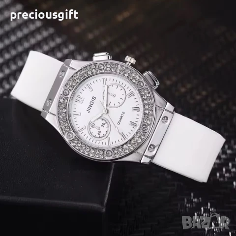 Дамски часовник, наличен в бяло и черно