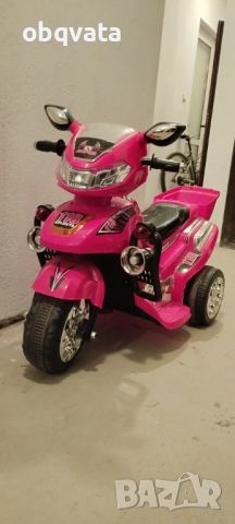 Червен детски мотор със зареждаща батерия, снимка 2 - Детски велосипеди, триколки и коли - 45294731