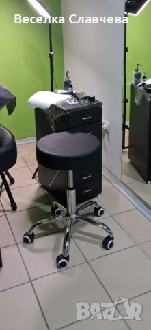 Табуретка на колелца