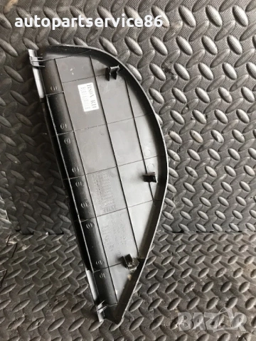 Десен декоративен капак на таблото за KIA Carnival (2006–2010) 84788-4D000, снимка 2 - Части - 53191544