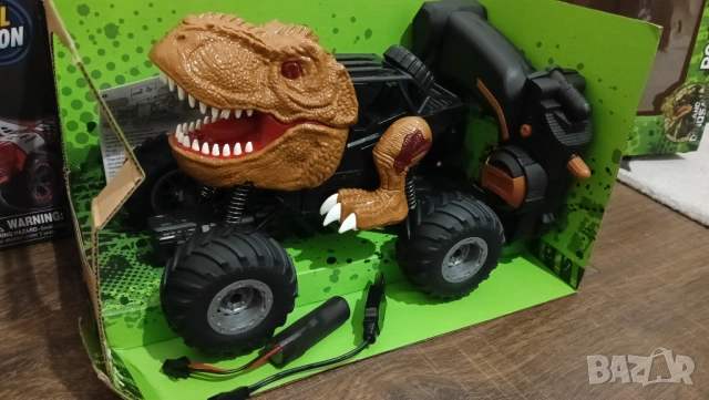 4броя детски коли с дистанционно управление rc джип динозавър състезателна кола бъги звук светлини 2, снимка 10 - Коли, камиони, мотори, писти - 53481573