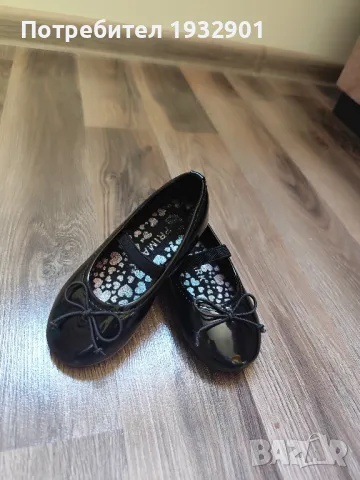 Черни лачени обувки за момиче