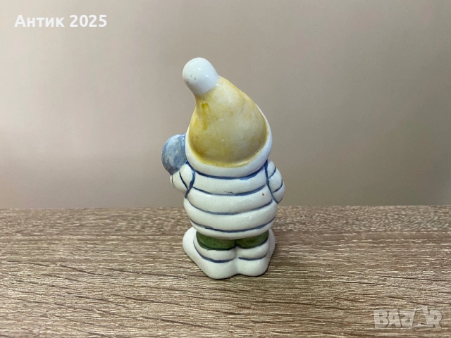 Порцеланова статуетка „Зимно момче с лопатка“, снимка 2 - Антикварни и старинни предмети - 53237847