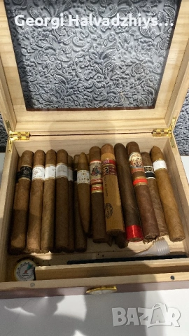 Хумидор за пури с калено стъклено прозорче пълно с пури , снимка 2 - Филателия - 53656842