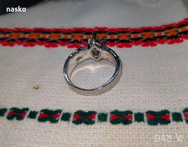 Дамски пръстен с циркони, снимка 4 - Антикварни и старинни предмети - 46418765