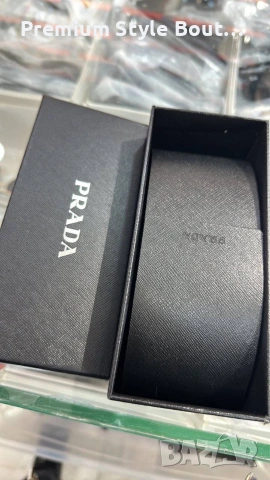 Висок клас калъф, в комплект с кутия и сертификати prada, снимка 3 - Други - 54004332