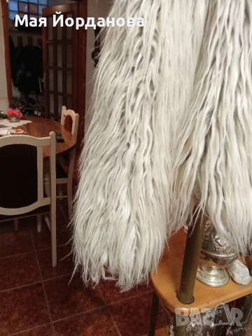 Късо палто еко косъм. Дълъг косъм.сиво-бяло.Намалено на 39 лв., снимка 2 - Палта, манта - 51810488