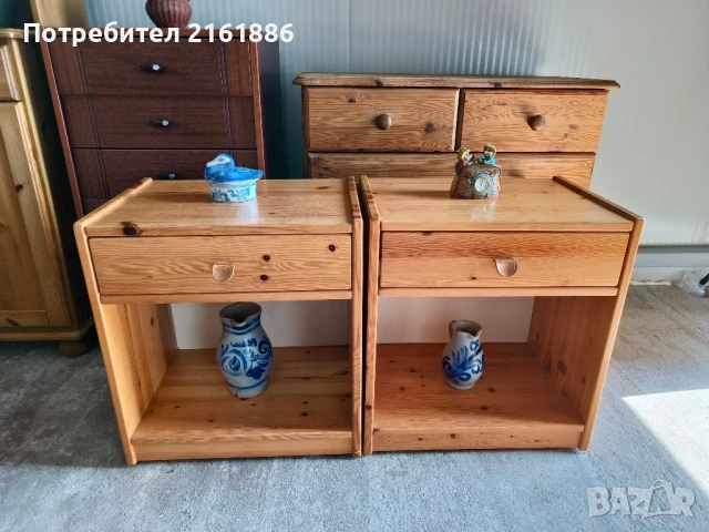 Две нощни шкафчета 