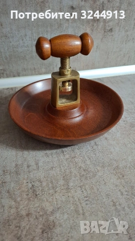 Ръчно изработена купа за чупене на орехи и лешници