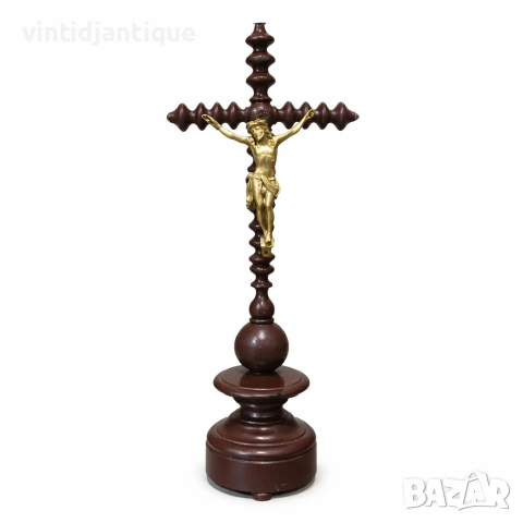 Антикварен дървен настолен кръст (разпятие) с фигура на Исус Христос
